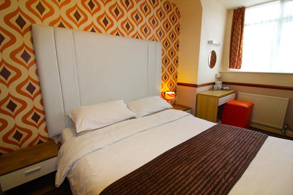 The Scarborough Travel And Holiday Lodge エクステリア 写真